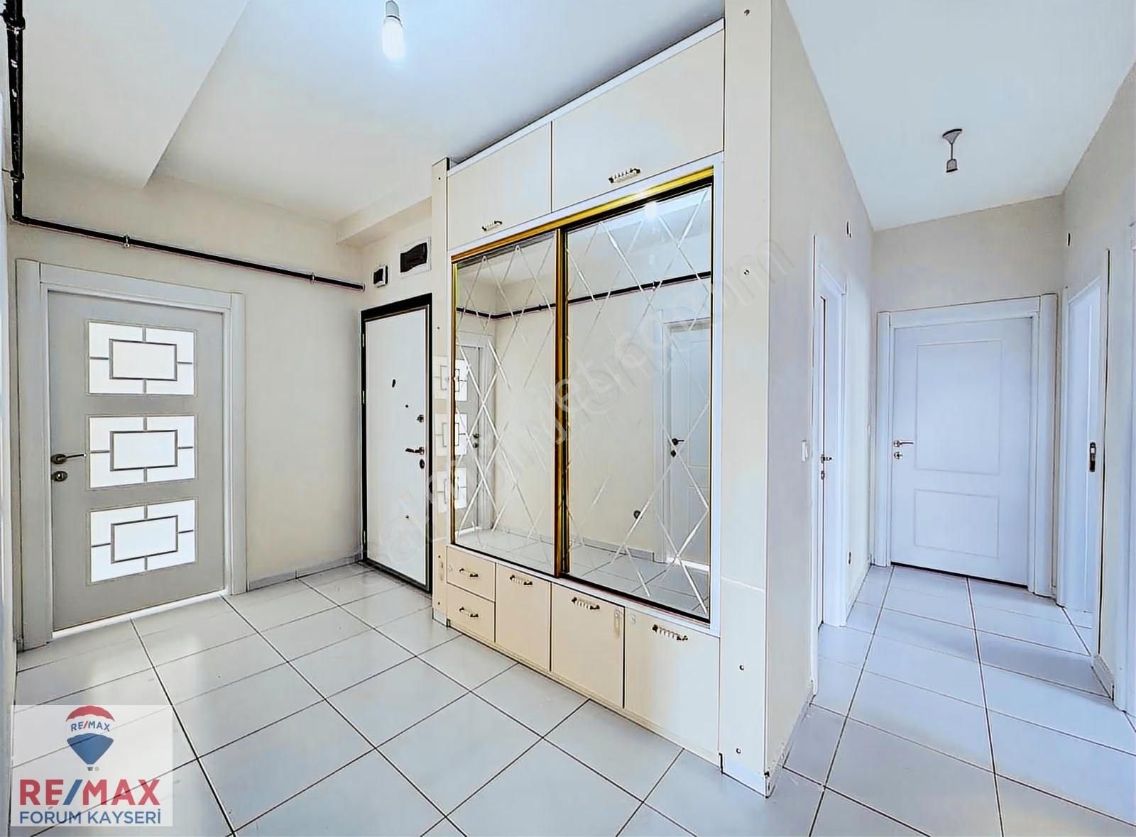 Kazım Karabekir Mahallesinde Cadde Üstünde Satılık 3+1 Daire - Görsel 6