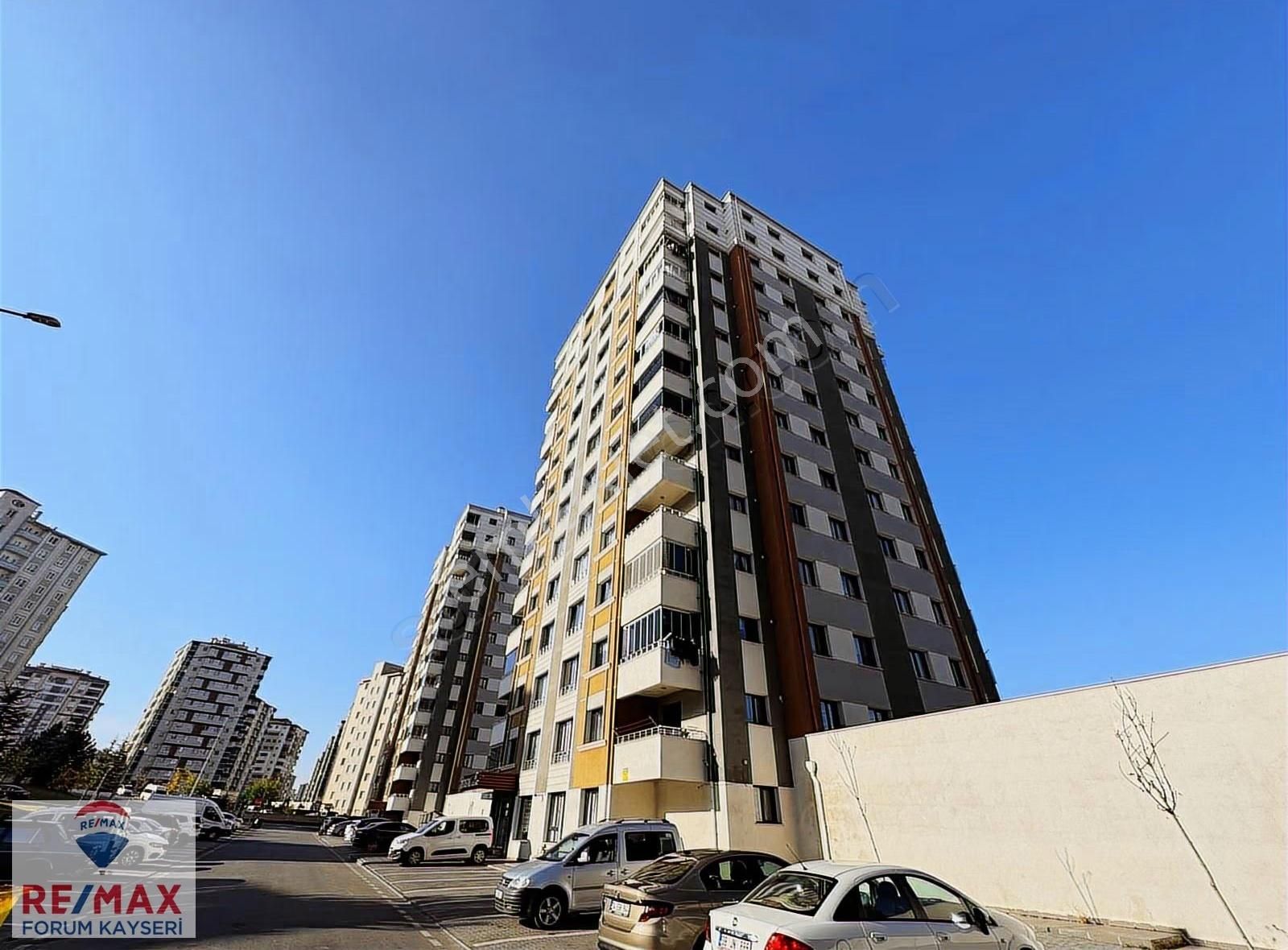 Kazım Karabekir Mahallesinde Cadde Üstünde Satılık 3+1 Daire