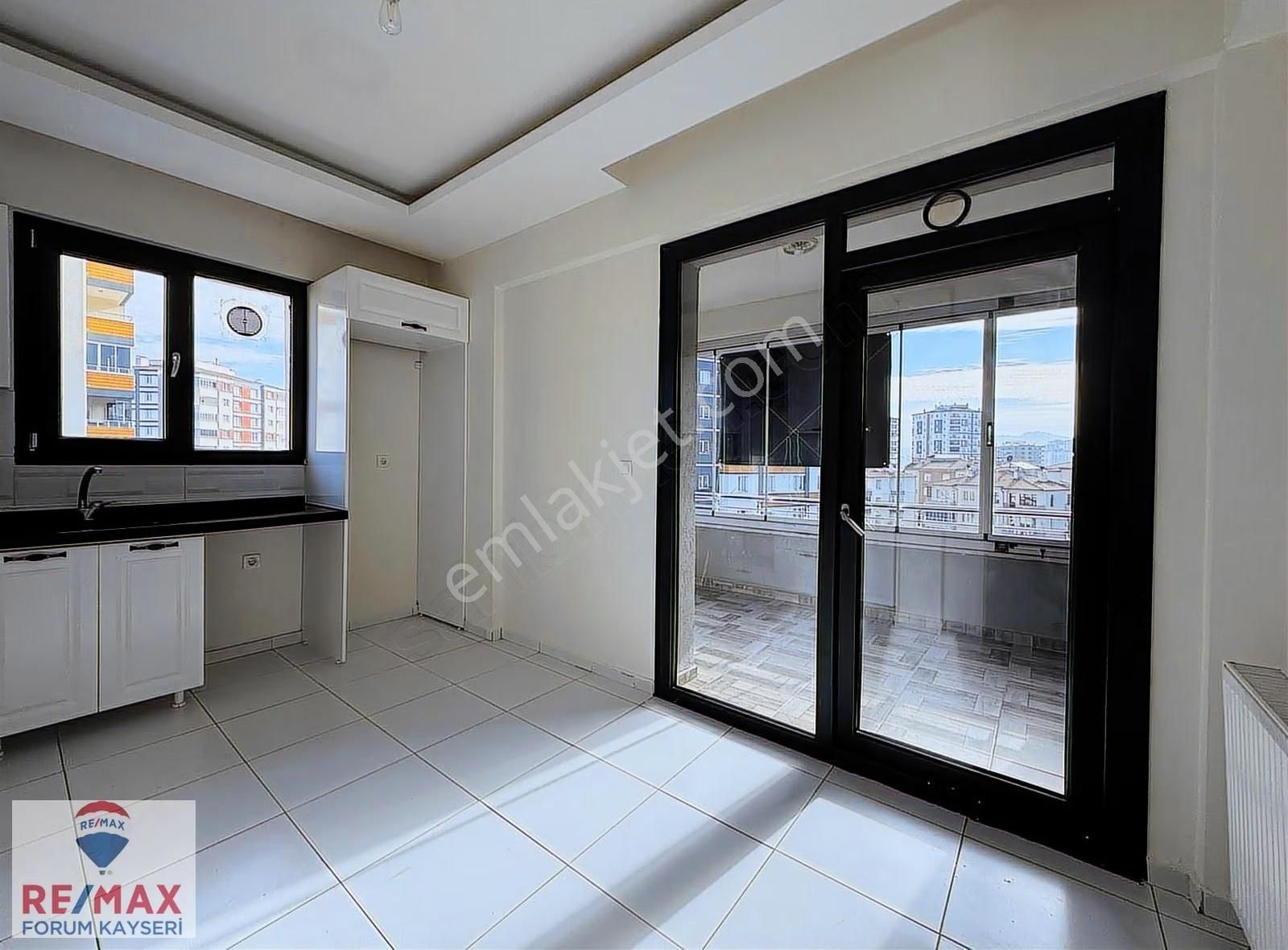 Kazım Karabekir Mahallesinde Cadde Üstünde Satılık 3+1 Daire - Görsel 9