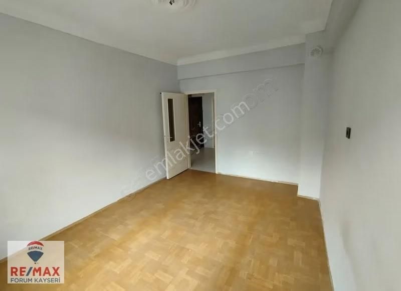 Zümrüt Mahallesinde 3+1 Satılık Daire - Görsel 14