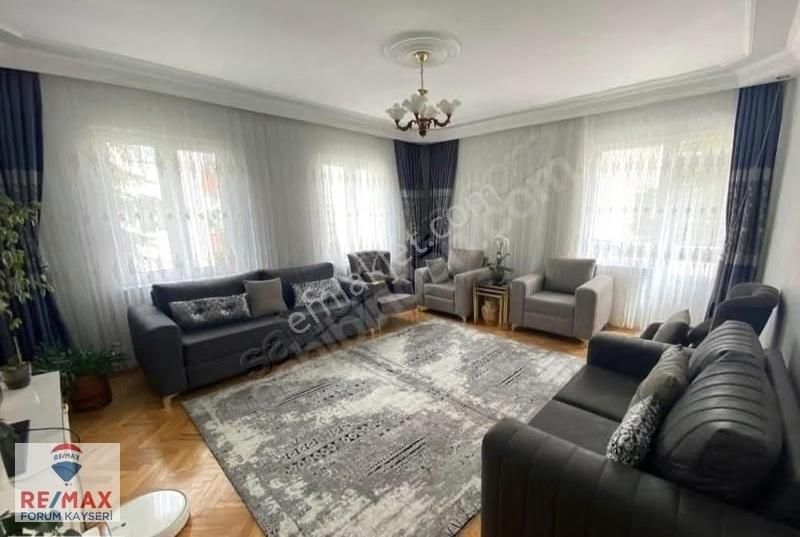 Zümrüt Mahallesinde 3+1 Satılık Daire - Görsel 4