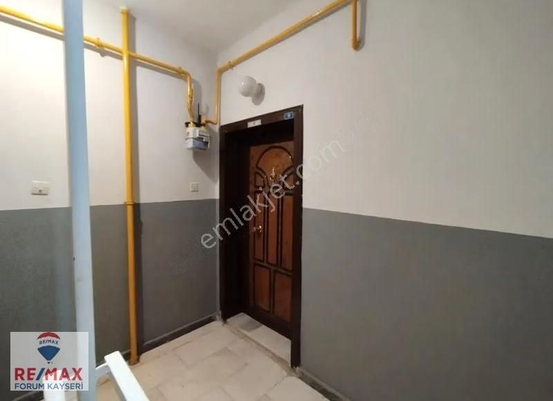 Zümrüt Mahallesinde 3+1 Satılık Daire - Görsel 3