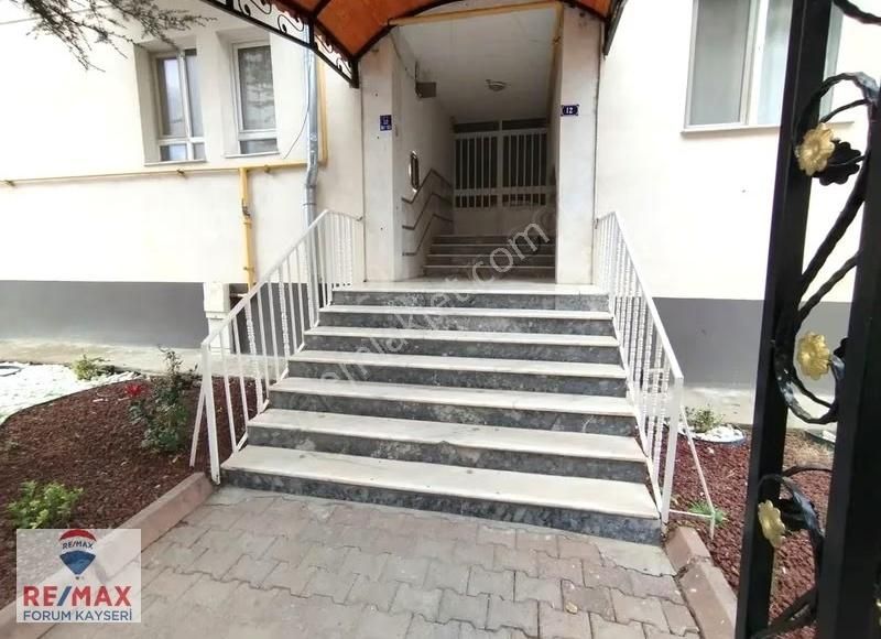 Zümrüt Mahallesinde 3+1 Satılık Daire - Görsel 10