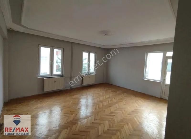 Zümrüt Mahallesinde 3+1 Satılık Daire - Görsel 7