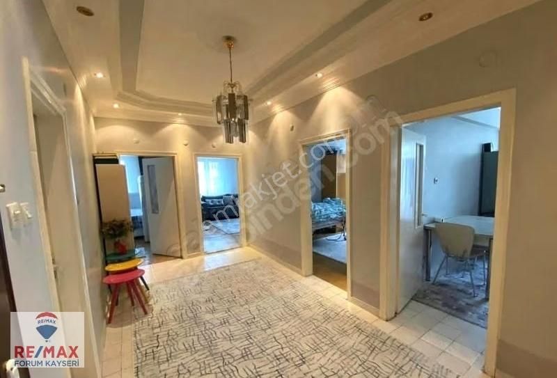 Zümrüt Mahallesinde 3+1 Satılık Daire - Görsel 8