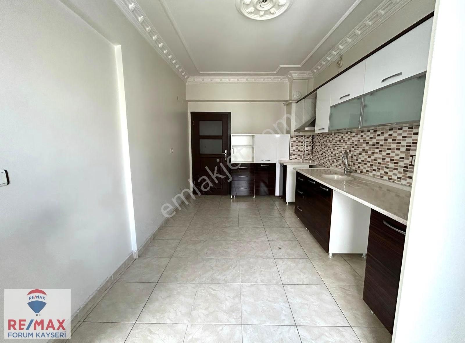 Yıldırım Beyazıt Mahallesinde Cadde Üzeri Kiralık 3+1 Daire - Görsel 9
