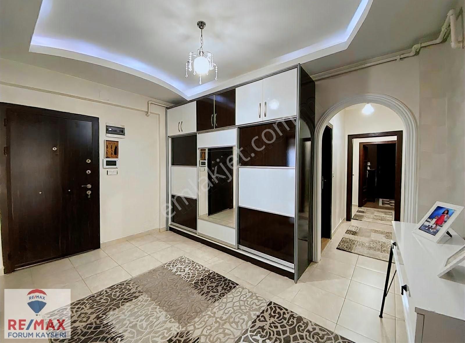 Yıldırım Beyazıt Mahallesinde Cadde Üzeri Kiralık 3+1 Daire