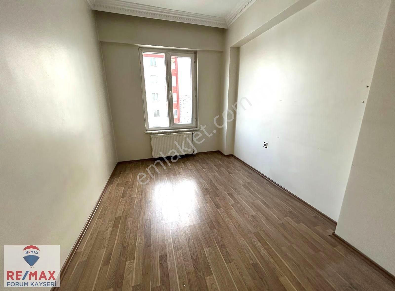 Yıldırım Beyazıt Mahallesinde Cadde Üzeri Kiralık 3+1 Daire - Görsel 2