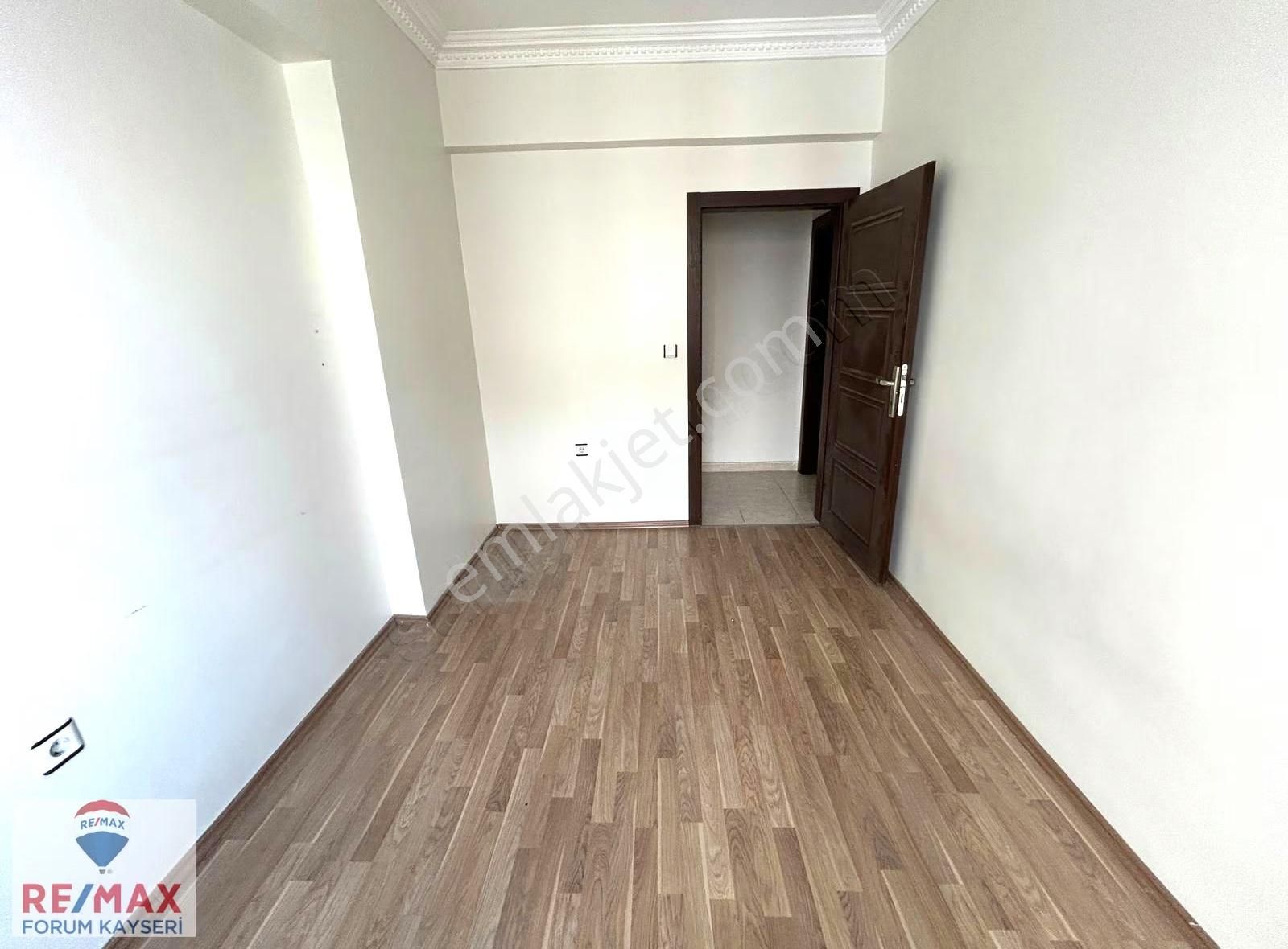 Yıldırım Beyazıt Mahallesinde Cadde Üzeri Kiralık 3+1 Daire - Görsel 4