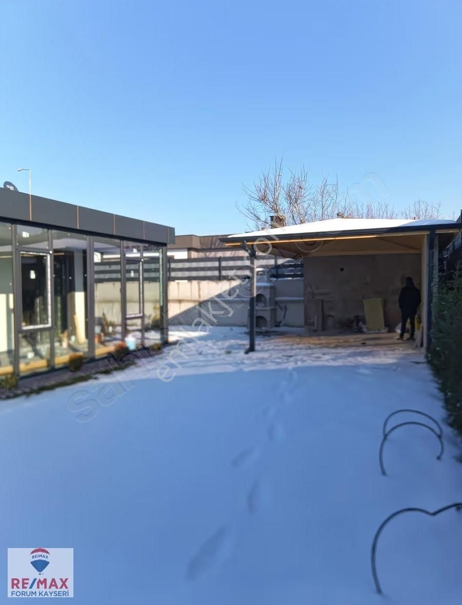 Muhteşem Konumda 3+1 Butik Villa - Görsel 6