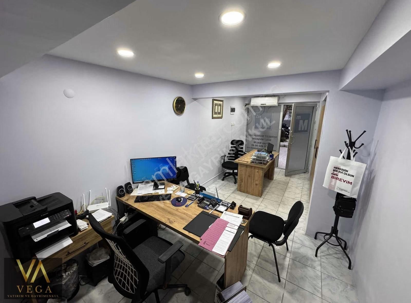 Merkez Efendi Mah. Cadde Üzeri Önü Bahçeli Dükkan