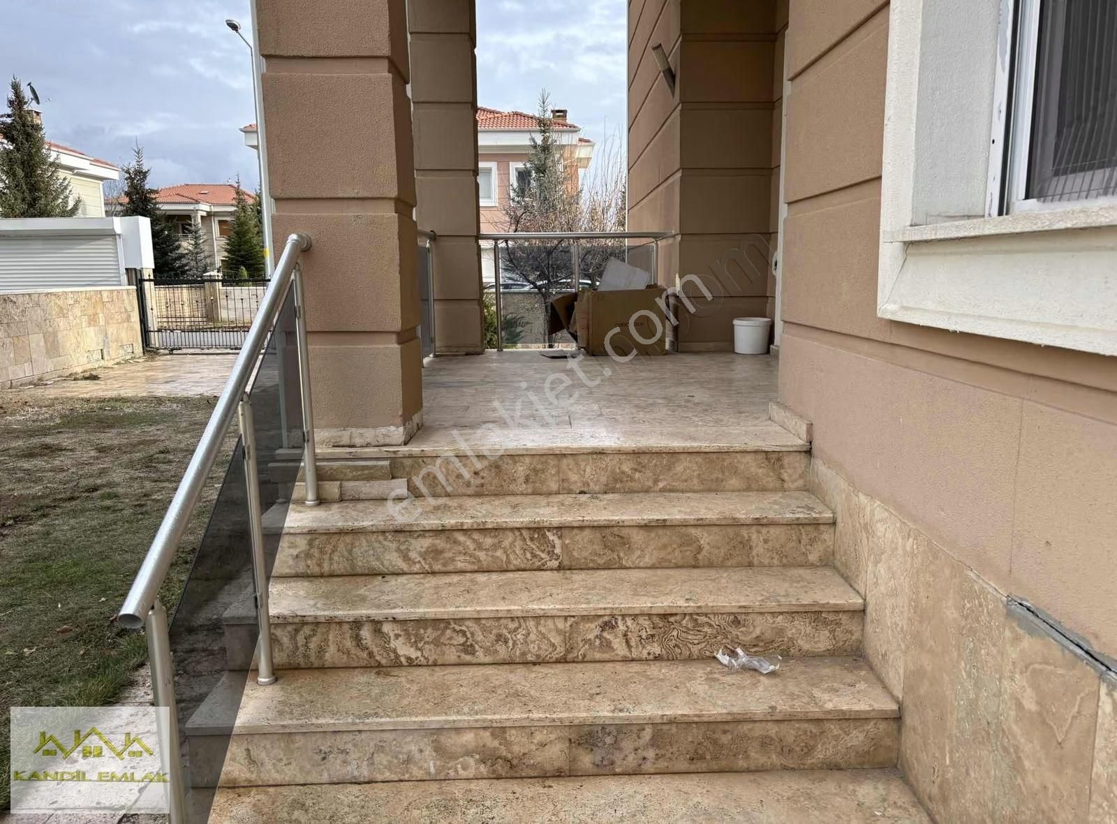Kandil Emlaktan Başarı Villarında Kiralık Geniş Bahçeli Villa - Görsel 22