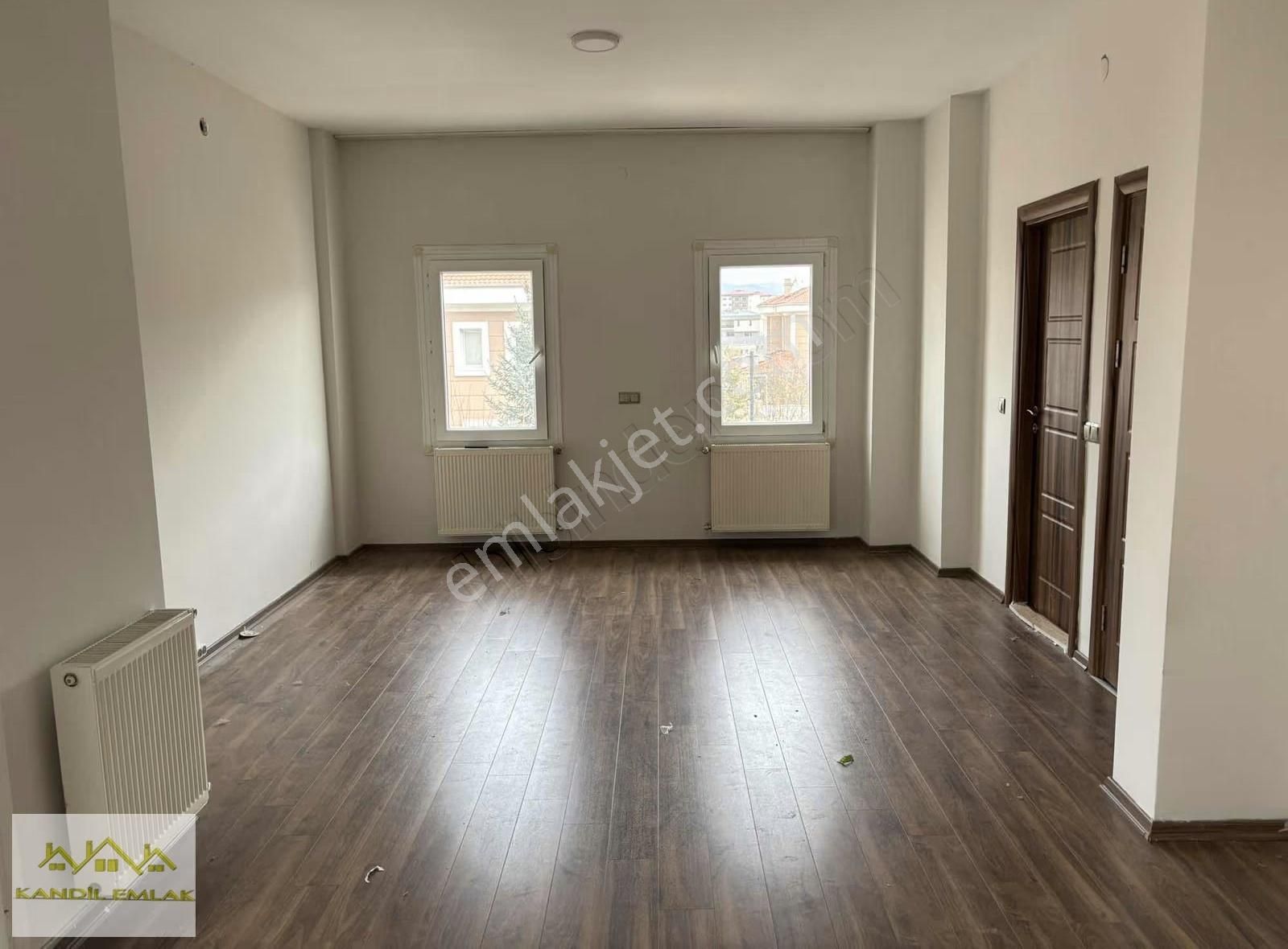 Kandil Emlaktan Başarı Villarında Kiralık Geniş Bahçeli Villa - Görsel 12