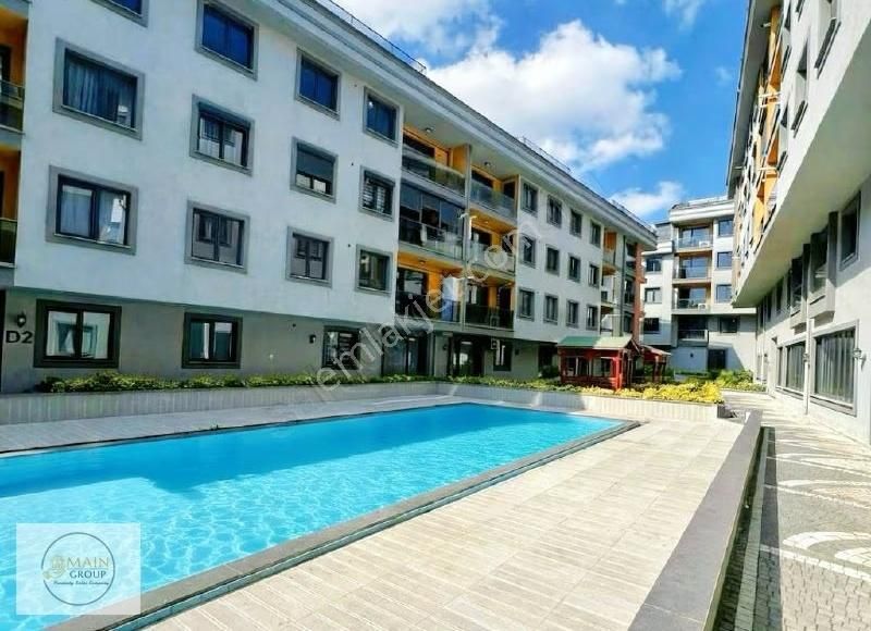 Kavaklı'da Kısa Katlı Modern Sitede 2+1 Büyük Tip Lüks