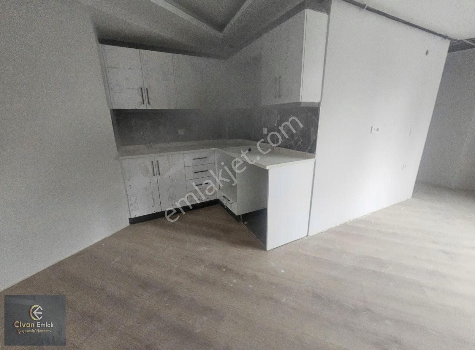 Körfezde Tramvaya 2. Parsel Hesaplı Bahce Katı