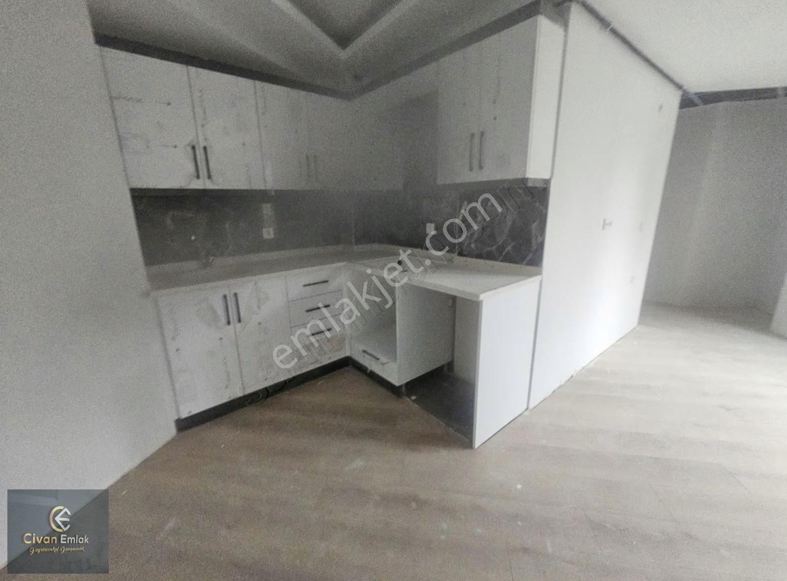 Körfezde Tramvaya 2. Parsel Hesaplı Bahce Katı - Görsel 3