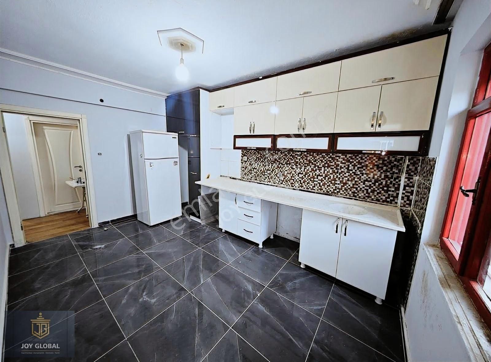 Kiralık Eşyasiz Kuzeyyaka 3+1 Geniş 1. Kat Merkezi Konum Tramvay