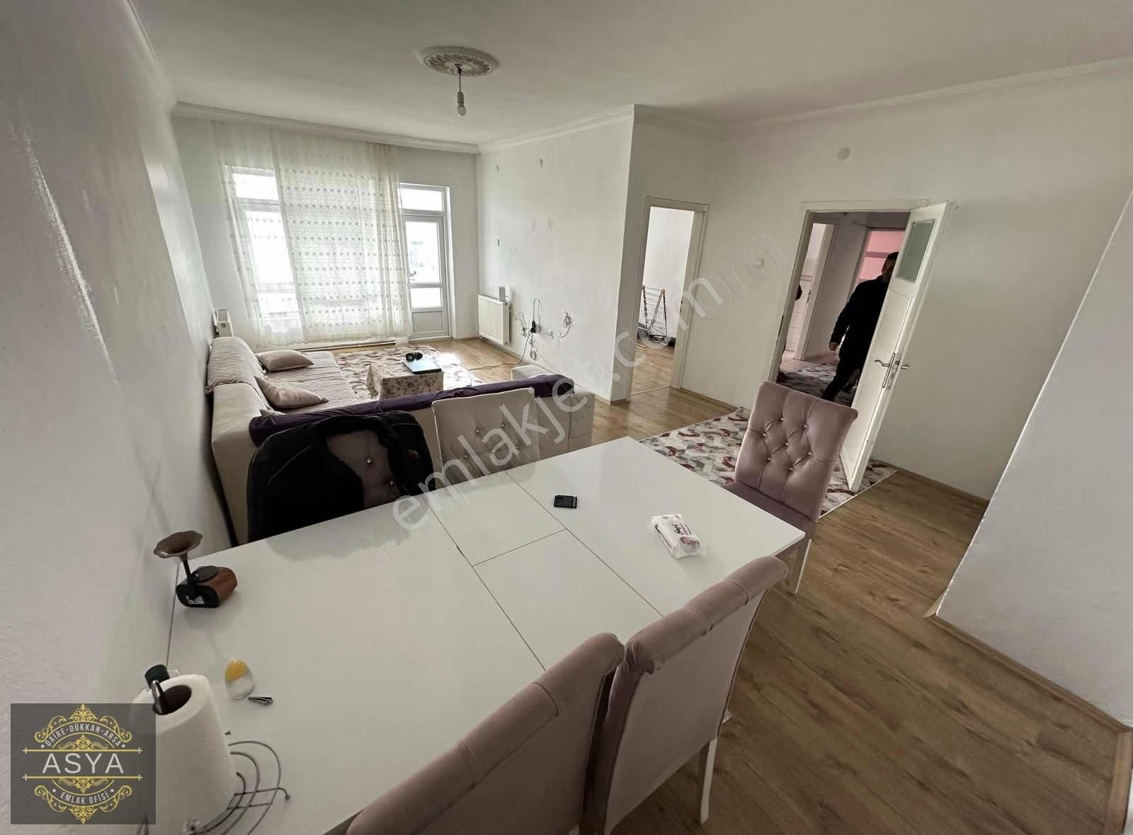 Gazino Metro Dibi Cadde Üstü Ön Cephe Katta 2+1 Balkonlu Fırsat!