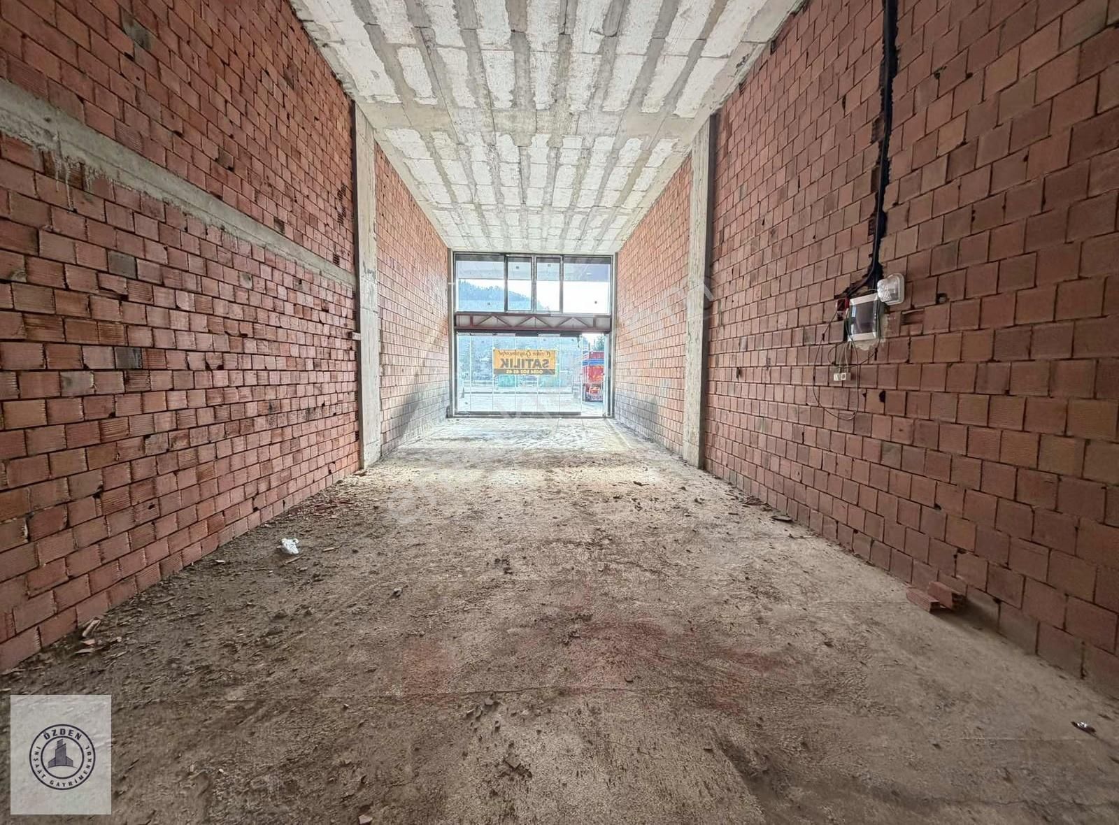 Özden Gayrimenkul'den Galericiler Sitesinde Satılık 2 Dükkan - Görsel 6