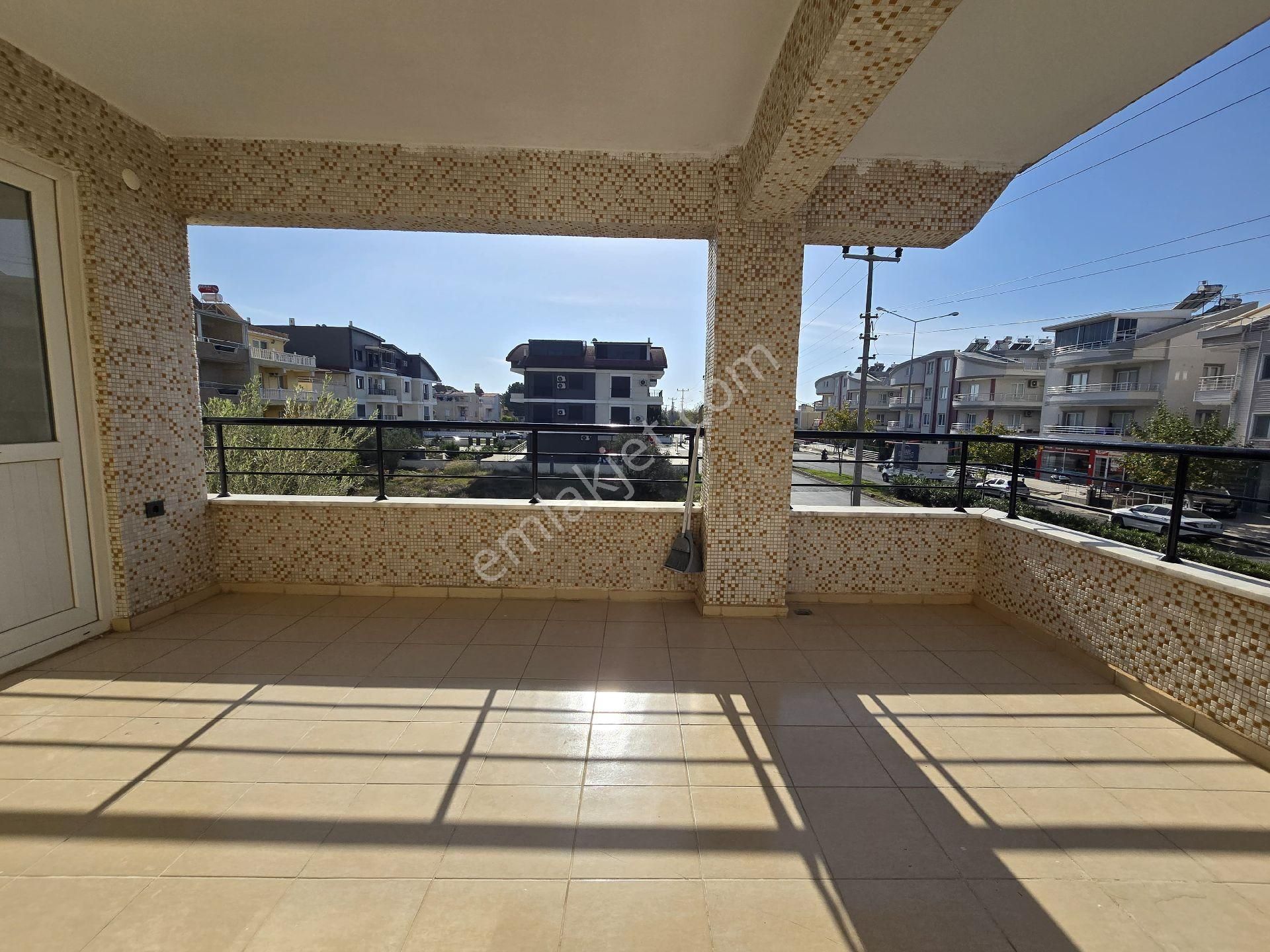 Didim Efeler Mah. Liman Yolu Üzerinde Geniş Balkonlu Ara Kat - Görsel 2