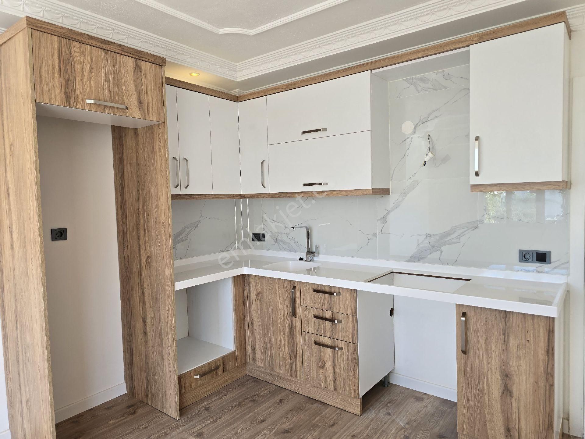 Didim Efeler Mah. Liman Yolu Üzerinde Geniş Balkonlu Ara Kat - Görsel 5