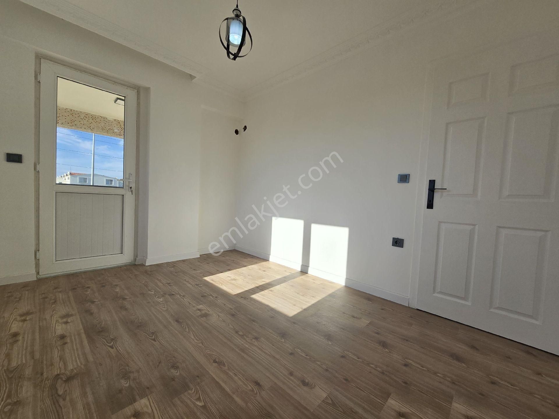 Didim Efeler Mah. Liman Yolu Üzerinde Geniş Balkonlu Ara Kat - Görsel 16