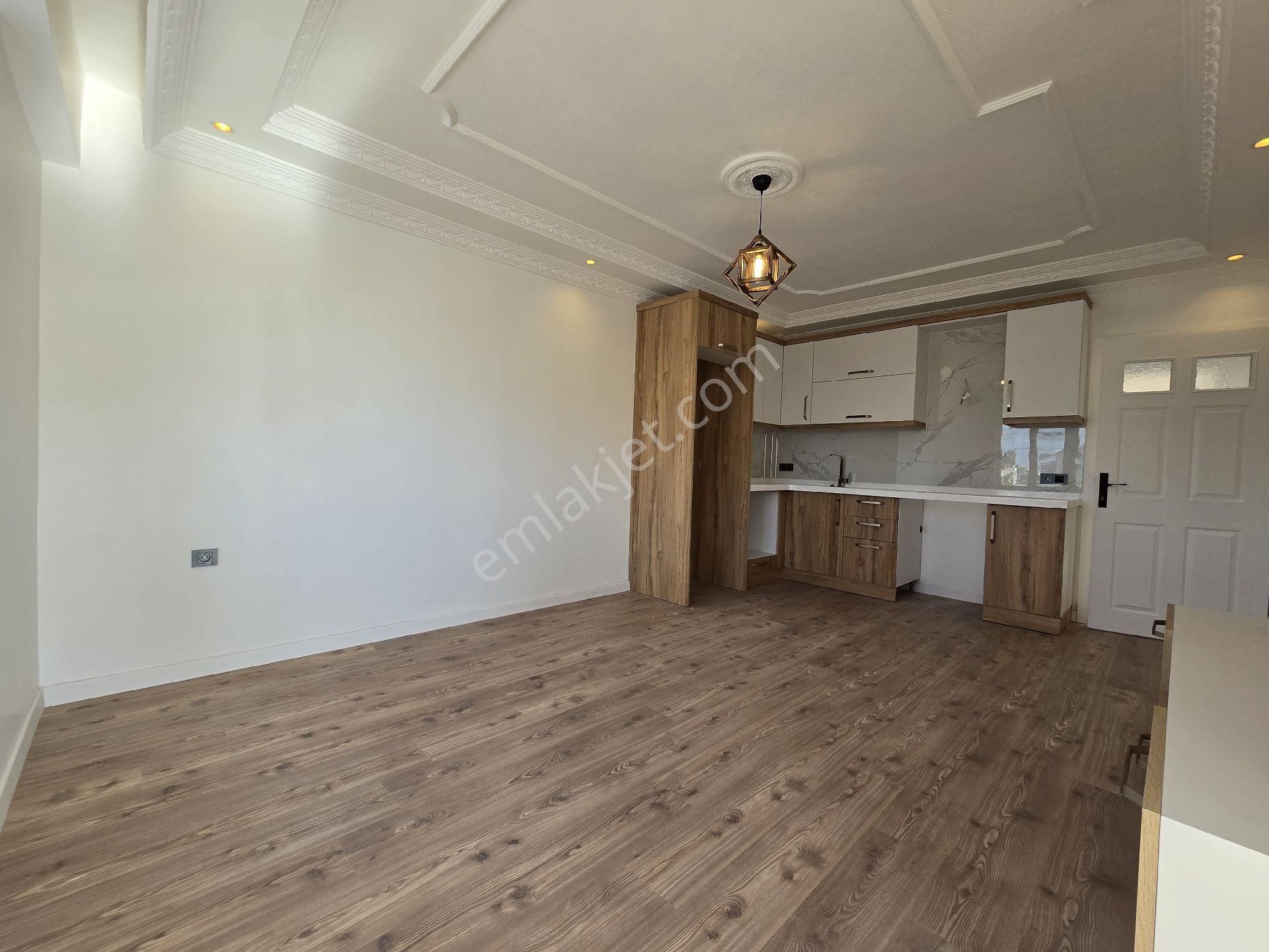 Didim Efeler Mah. Liman Yolu Üzerinde Geniş Balkonlu Ara Kat - Görsel 3