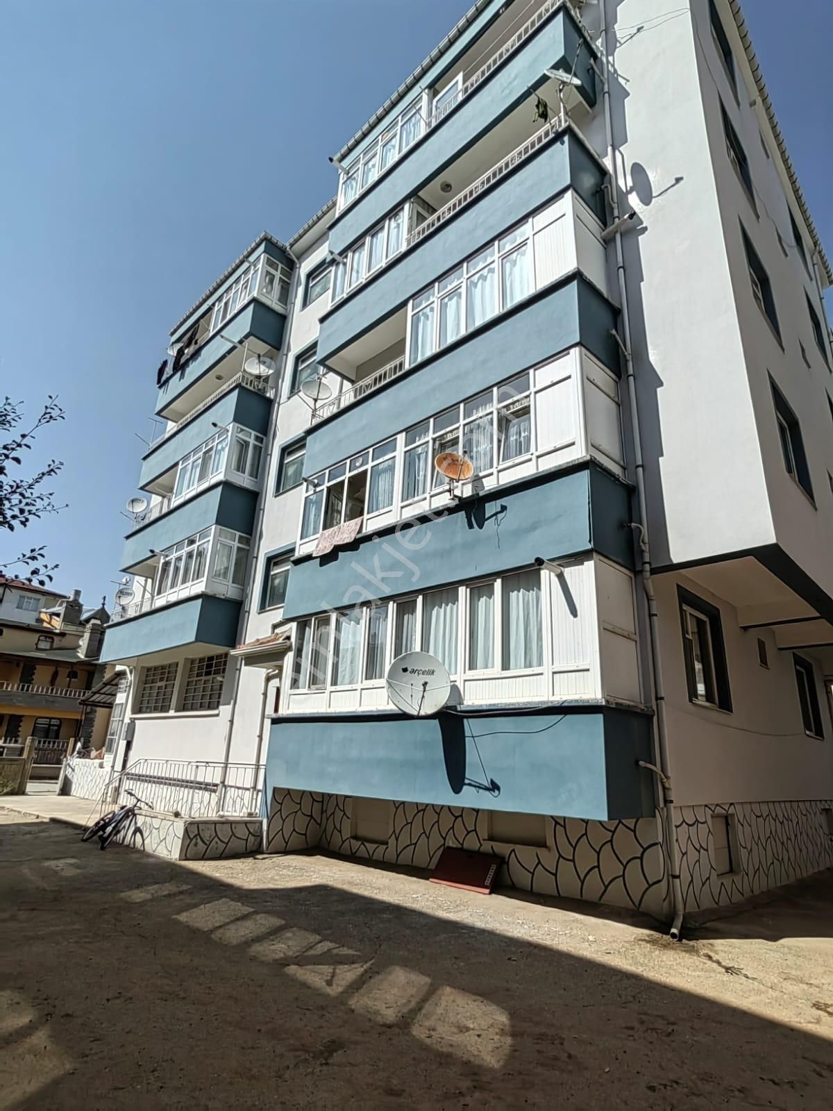 Nasreddin Emlaktan Koşuyolu Civarı Satılık Bakımlı Geniş Daire