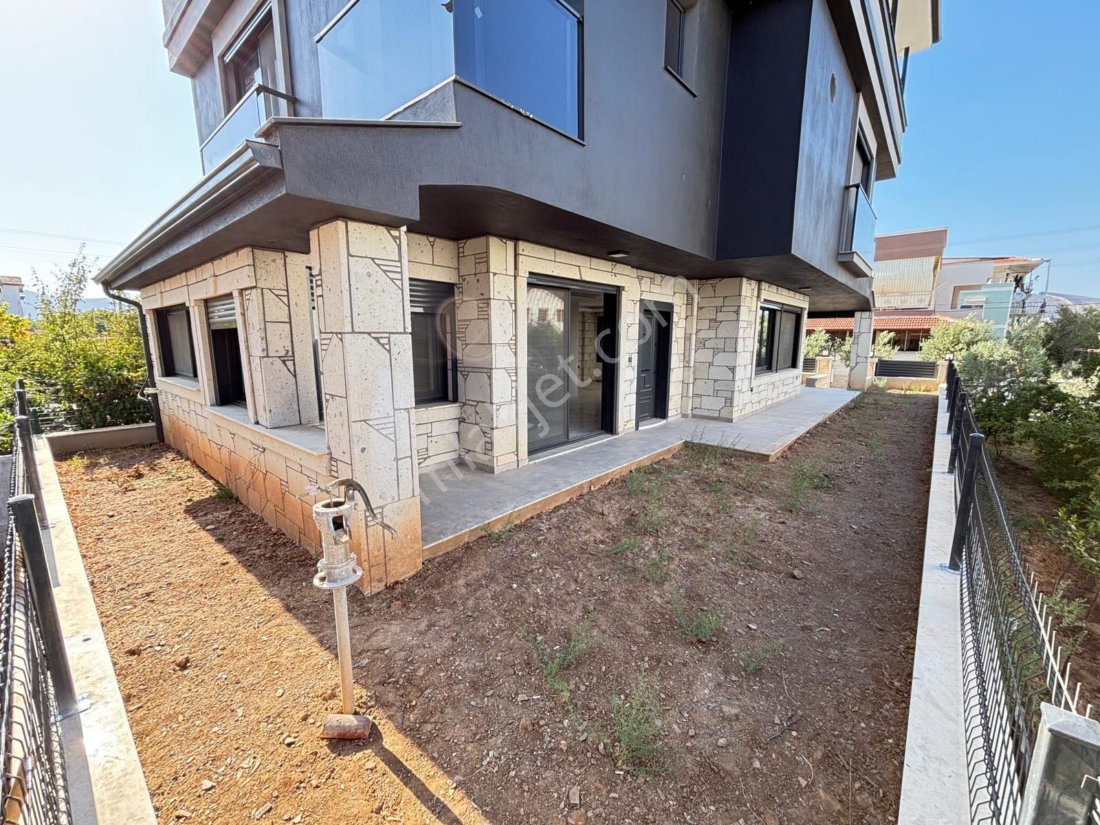 İzmir Seferihisar Payamlı Merkezde Geniş Ferah Yapılı Satılık 6+2 Tripleks - Görsel 6