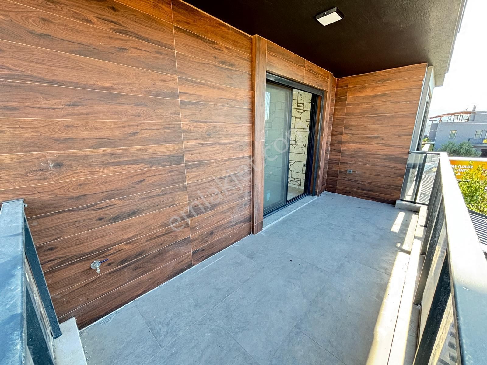 İzmir Seferihisar Payamlı Merkezde Geniş Ferah Yapılı Satılık 6+2 Tripleks - Görsel 24