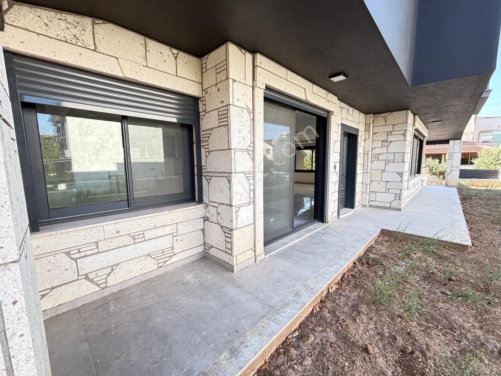 İzmir Seferihisar Payamlı Merkezde Geniş Ferah Yapılı Satılık 6+2 Tripleks - Görsel 7