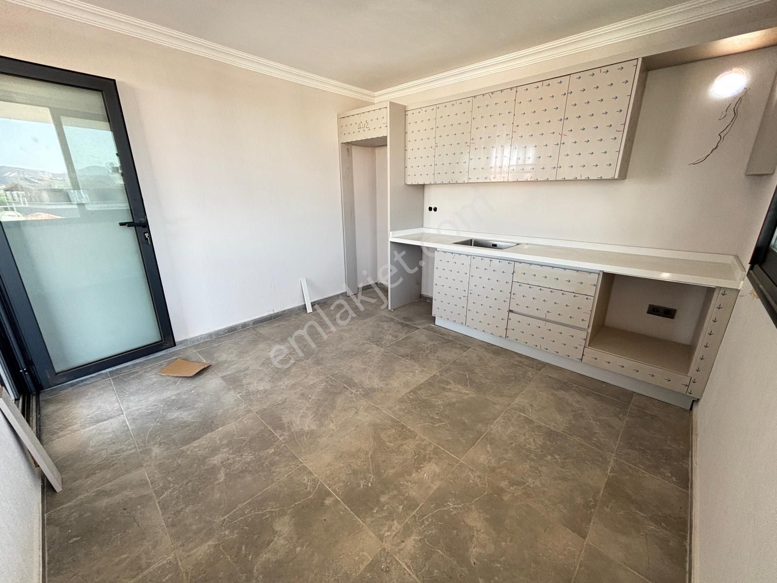 İzmir Seferihisar Payamlı Merkezde Geniş Ferah Yapılı Satılık 6+2 Tripleks - Görsel 31