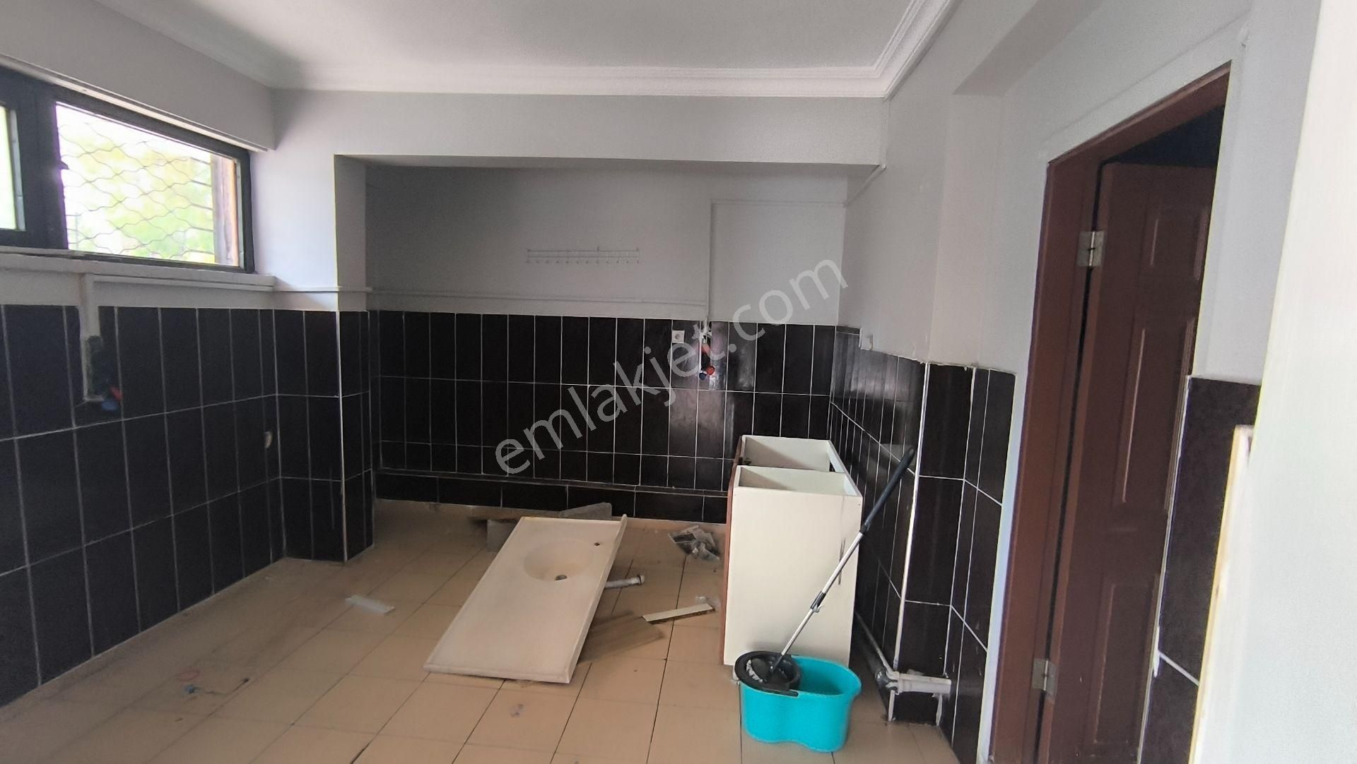 Yılmaz Gayrimenkulden Cadde Üzeri Etrafı Acık Kıralık Iş Yeri Magaza Dukkan Kıralık - Görsel 15