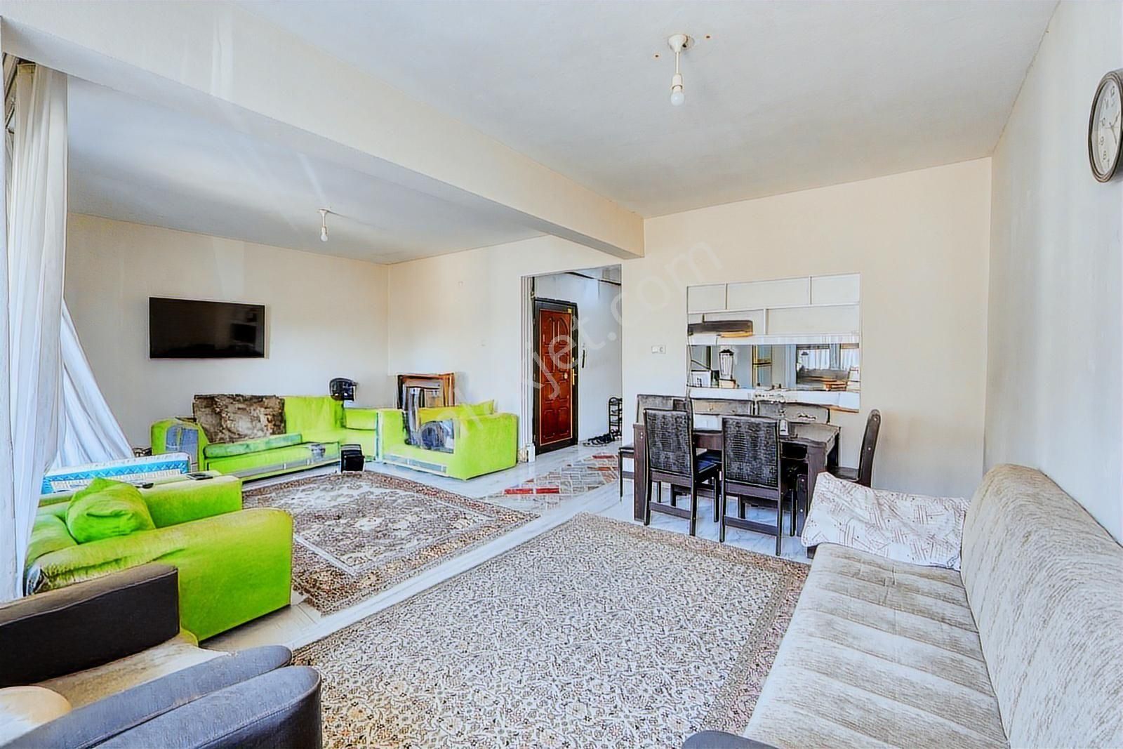 Karşıyaka'nın Merkezinde 3+1 Satılık Daire