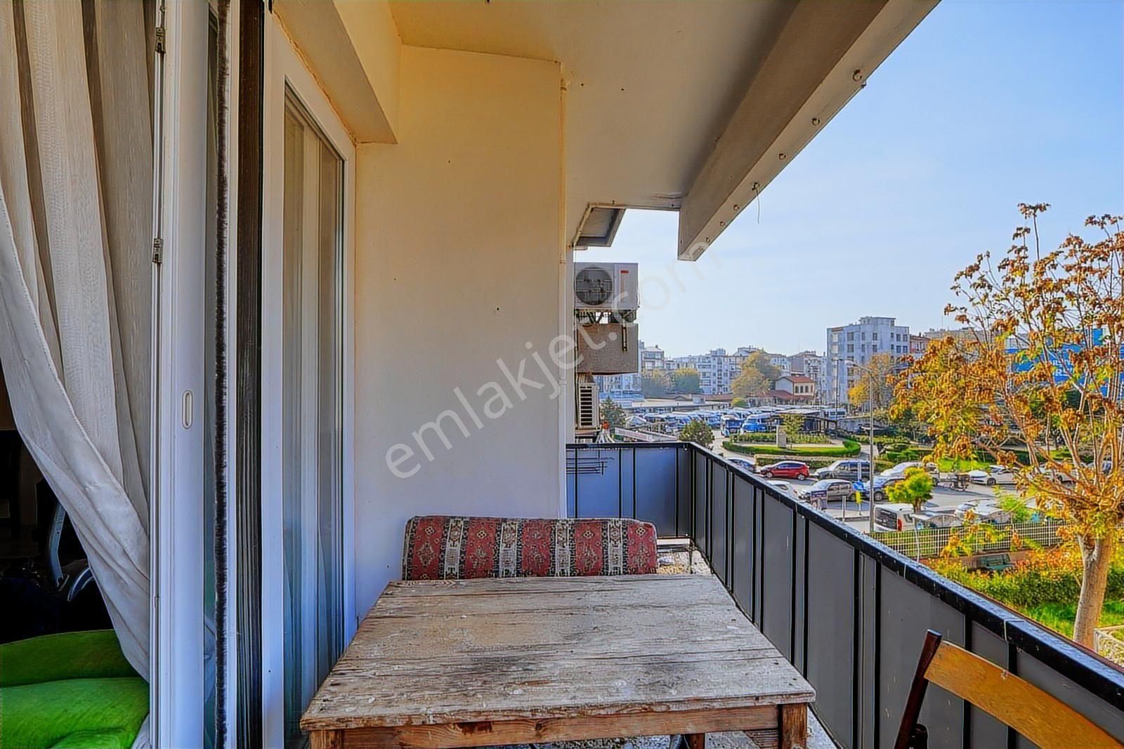 Karşıyaka'nın Merkezinde 3+1 Satılık Daire - Görsel 14