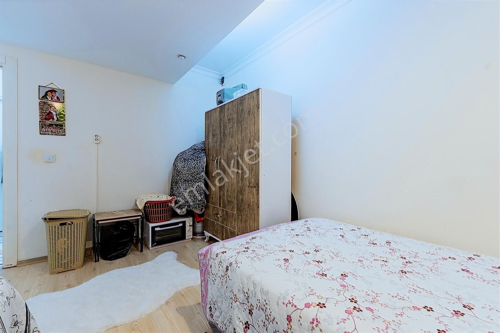 Çiğli Yenimahalle'nin En Güzel Sokağında 2+1 Köşe Daire - Görsel 2