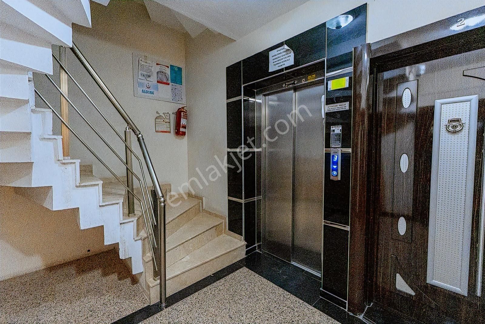 Çiğli Yenimahalle'nin En Güzel Sokağında 2+1 Köşe Daire - Görsel 8