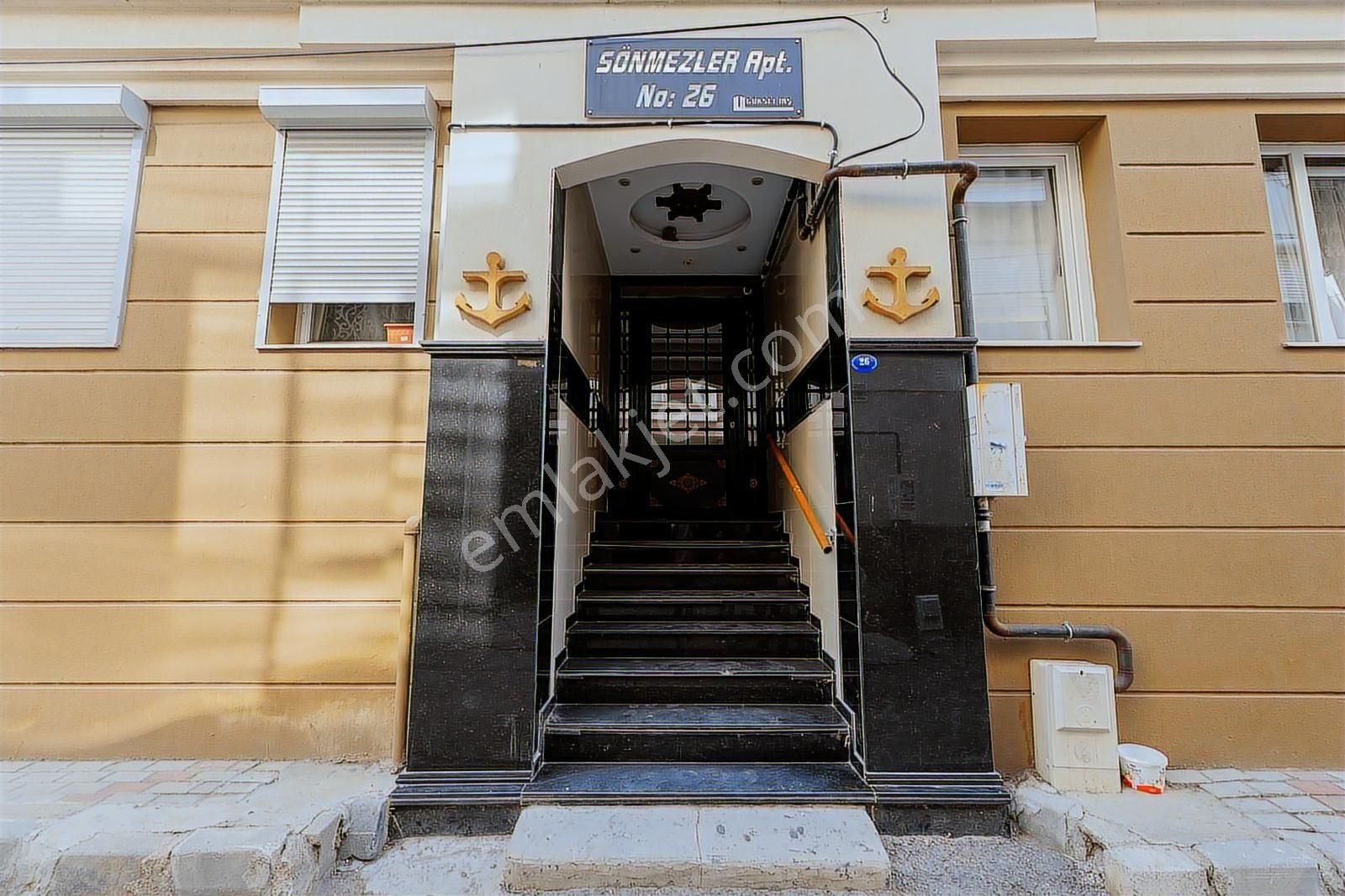 Çiğli Yenimahalle'nin En Güzel Sokağında 2+1 Köşe Daire - Görsel 18