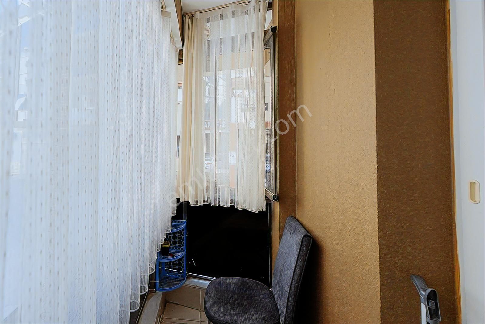 Çiğli Yenimahalle'nin En Güzel Sokağında 2+1 Köşe Daire