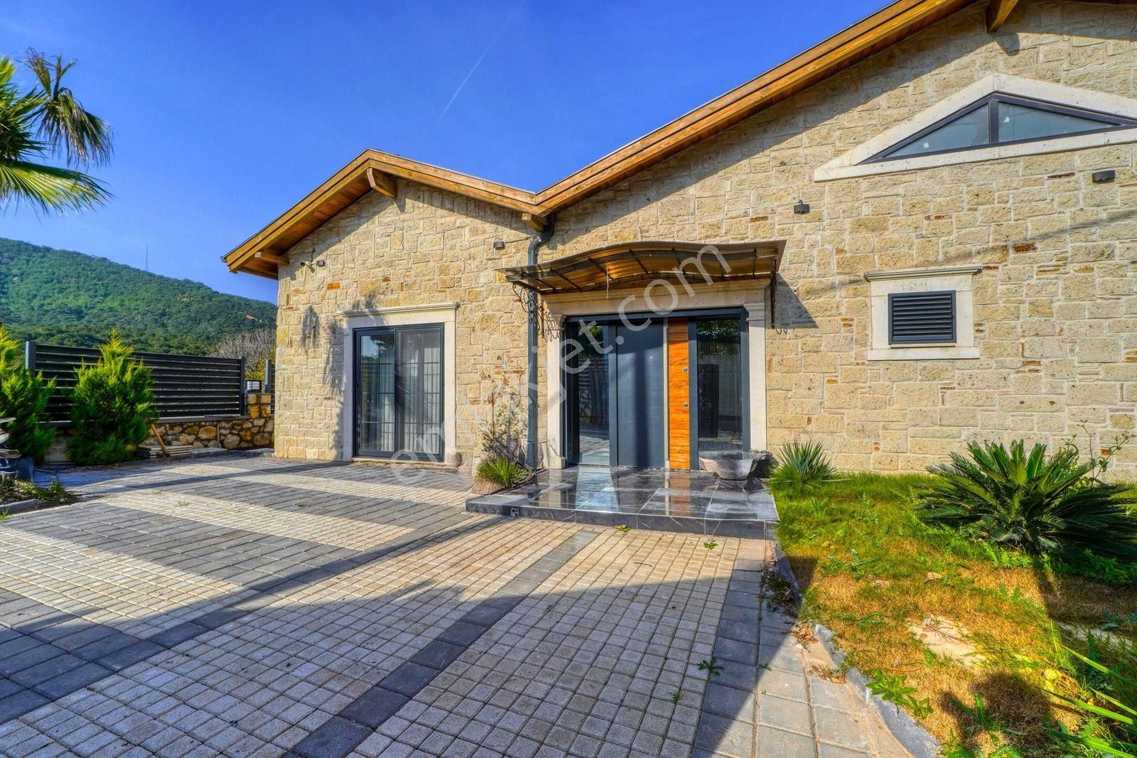 Foça Kozbeyli'de Kiralık Havuzlu Bahçeli Taş Ev - Görsel 28