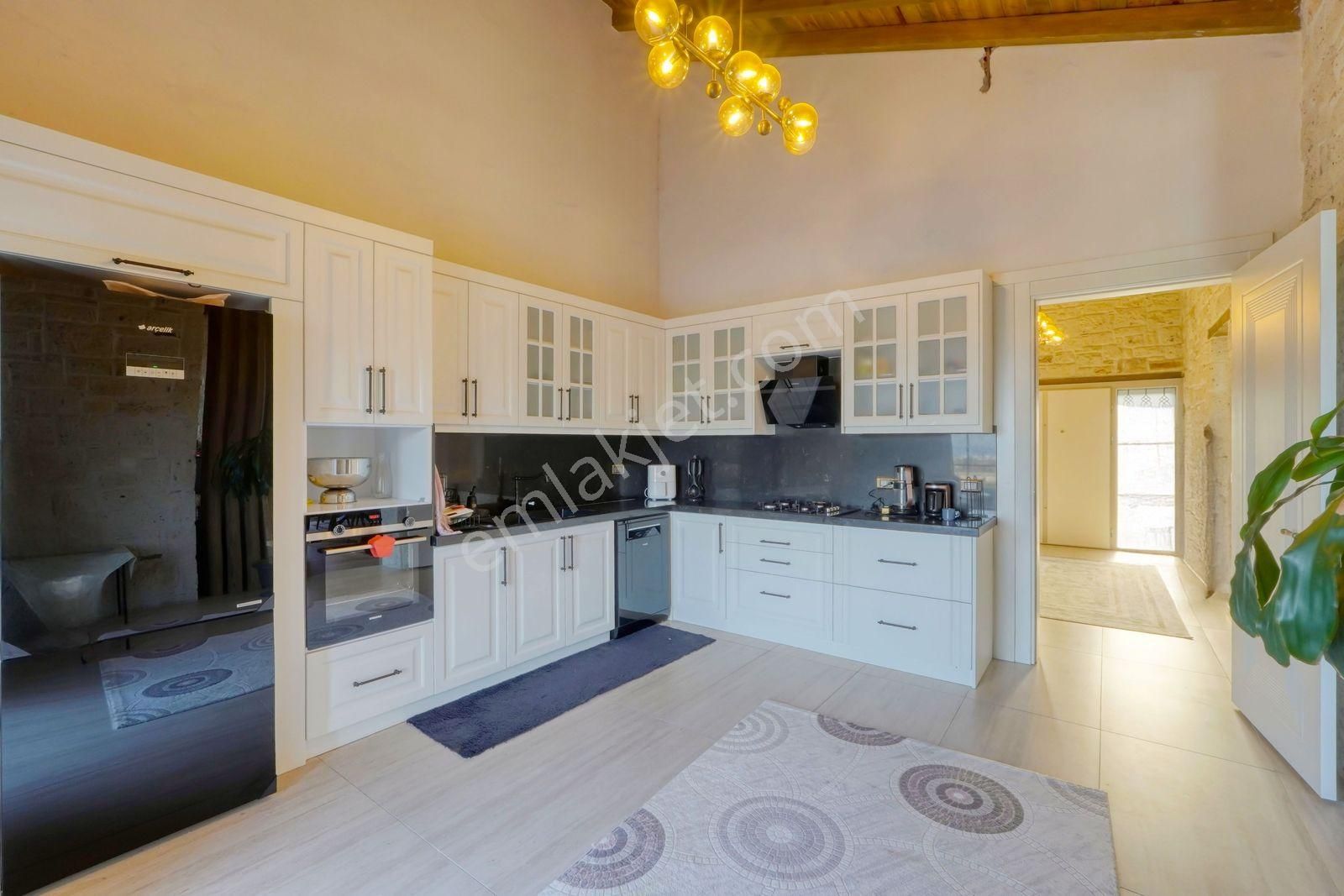 Foça Kozbeyli'de Kiralık Havuzlu Bahçeli Taş Ev - Görsel 21