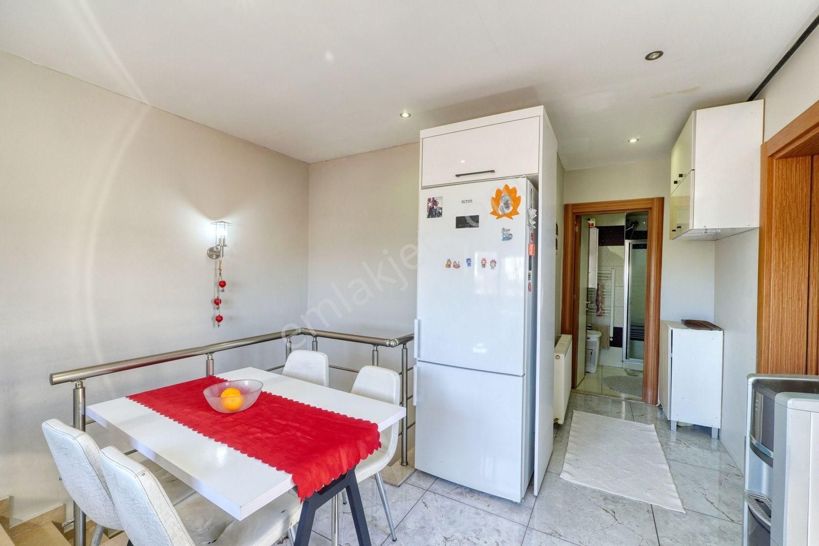 Çiğli Yenimahalle'nin En Güzel Sokağında Teraslı Dubleks Daire ! - Görsel 8