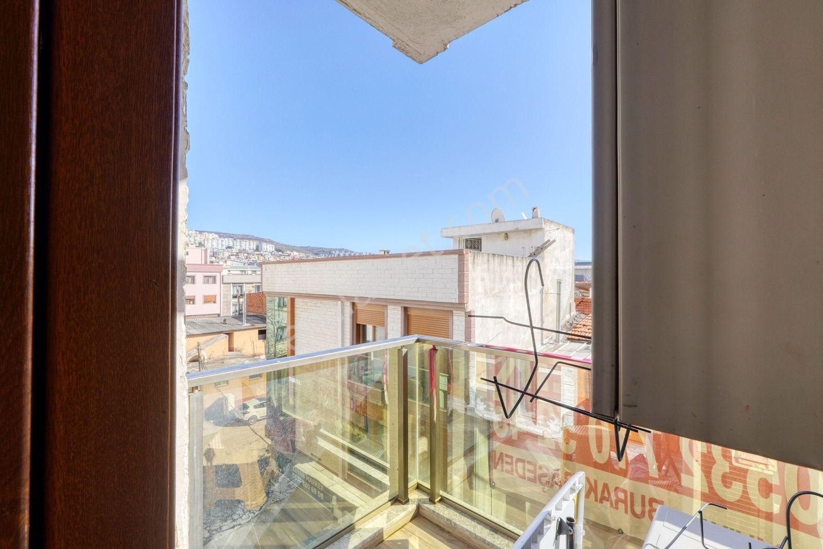 Çiğli Yenimahalle'nin En Güzel Sokağında Teraslı Dubleks Daire ! - Görsel 6