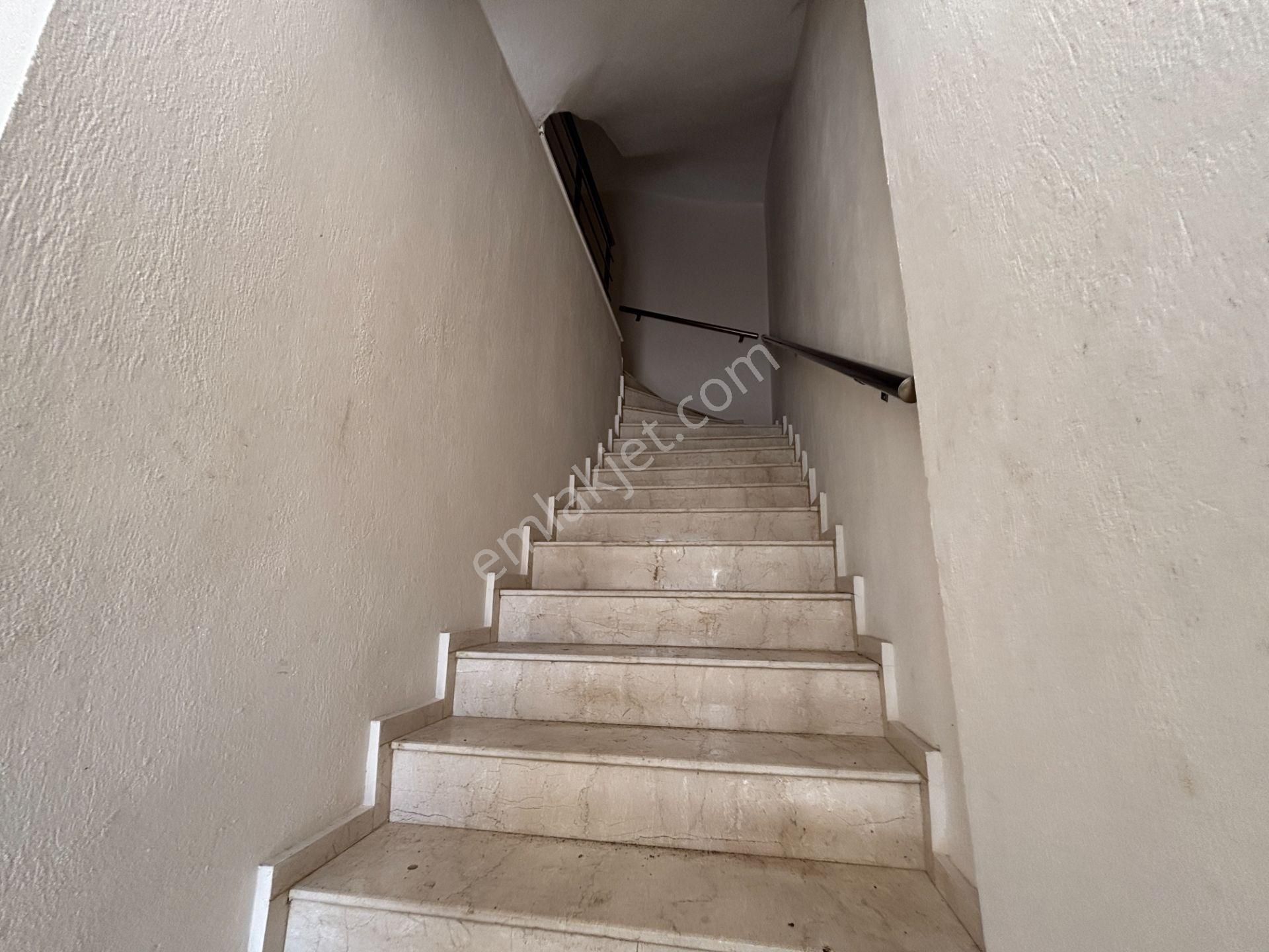 İzmir Seferihisar Bengiler’de Cadde Üzerinde 2+1 Ara Kat Daire - Görsel 3