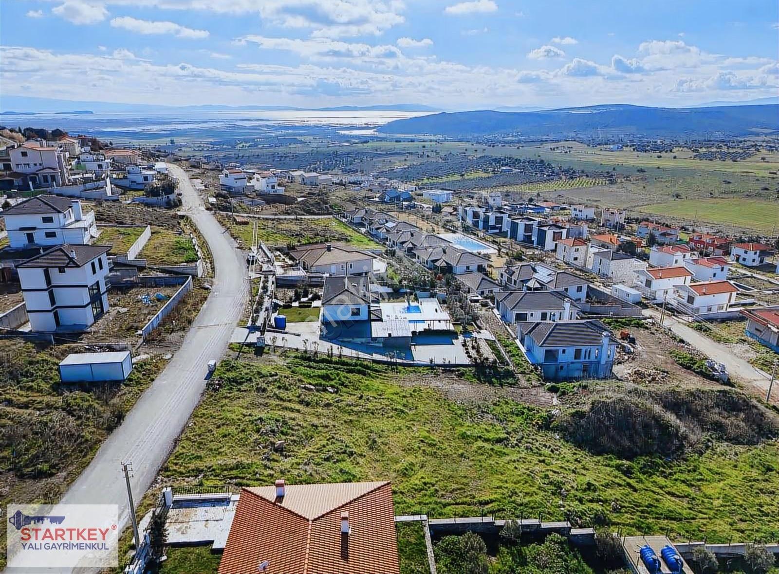Foça Yenibağarasında Villa İmarlı Satılık Arsa