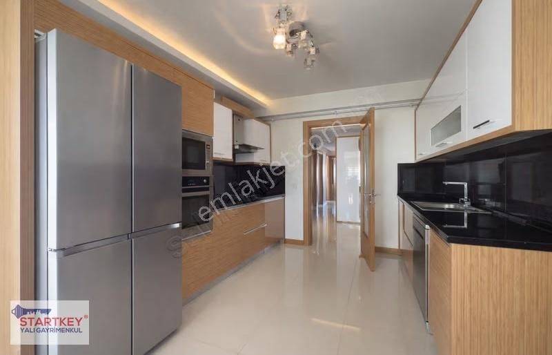 Bayraklı Adalet Deniz Manzara Satılık Üç Cepheli Büyük 3+1 Daire