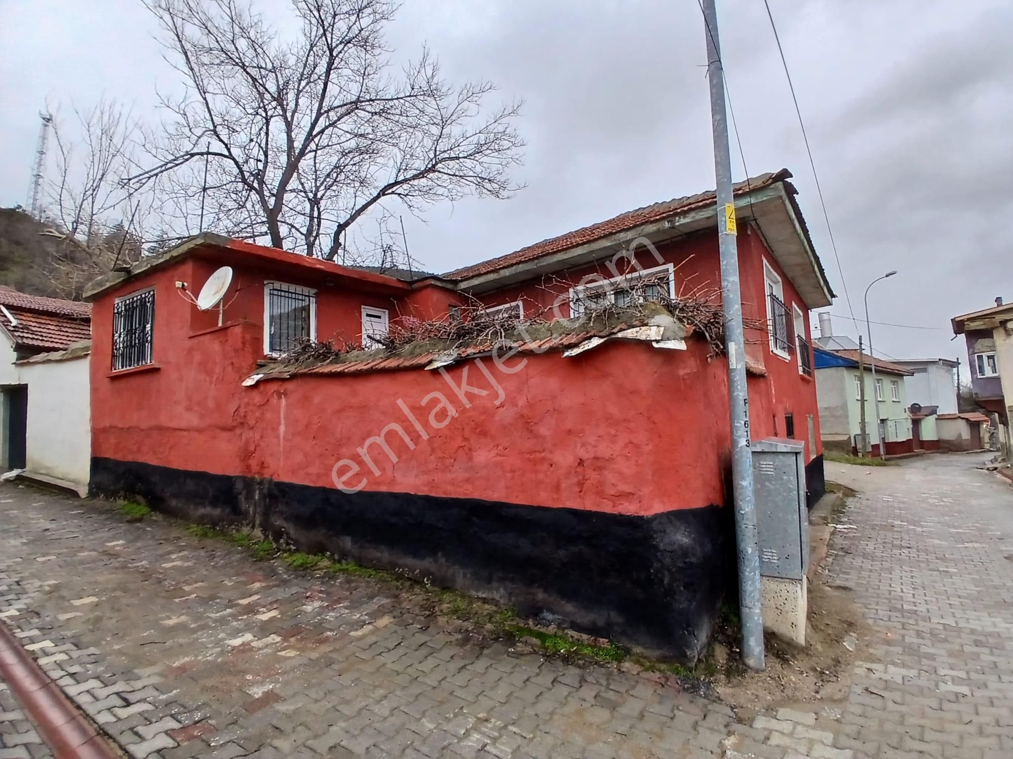 Akçay Emlak'tan Akşehir Çay Mahallesinde Bahçeli Satılık Müstakil Ev - Görsel 3