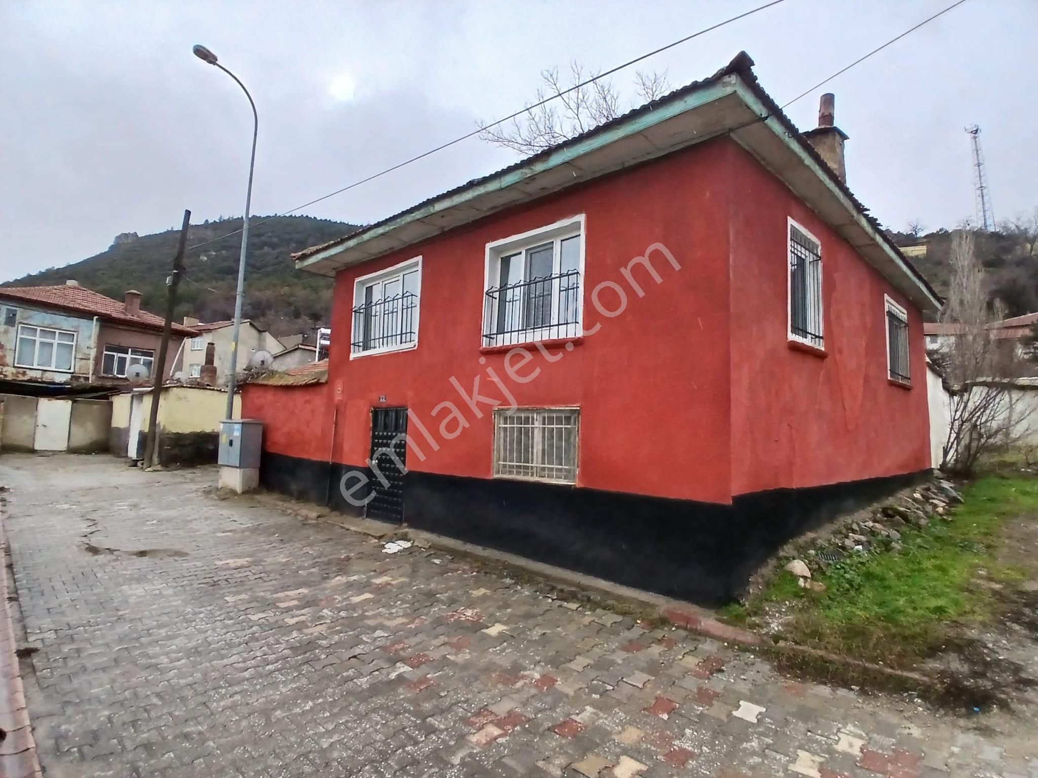 Akçay Emlak'tan Akşehir Çay Mahallesinde Bahçeli Satılık Müstakil Ev - Görsel 4