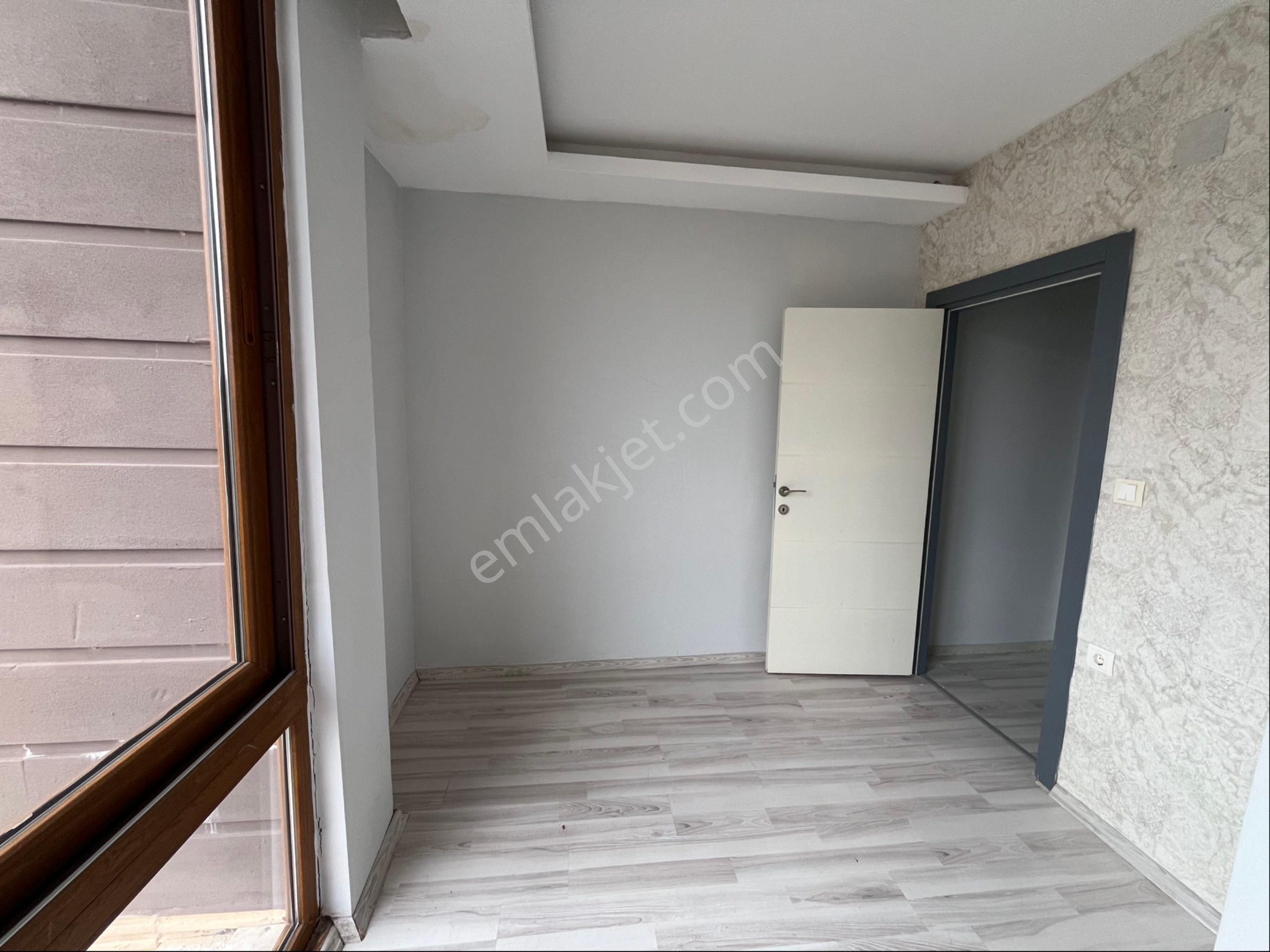 Karslılarda Havuzlu Site İçi Satılık Daire - Görsel 14