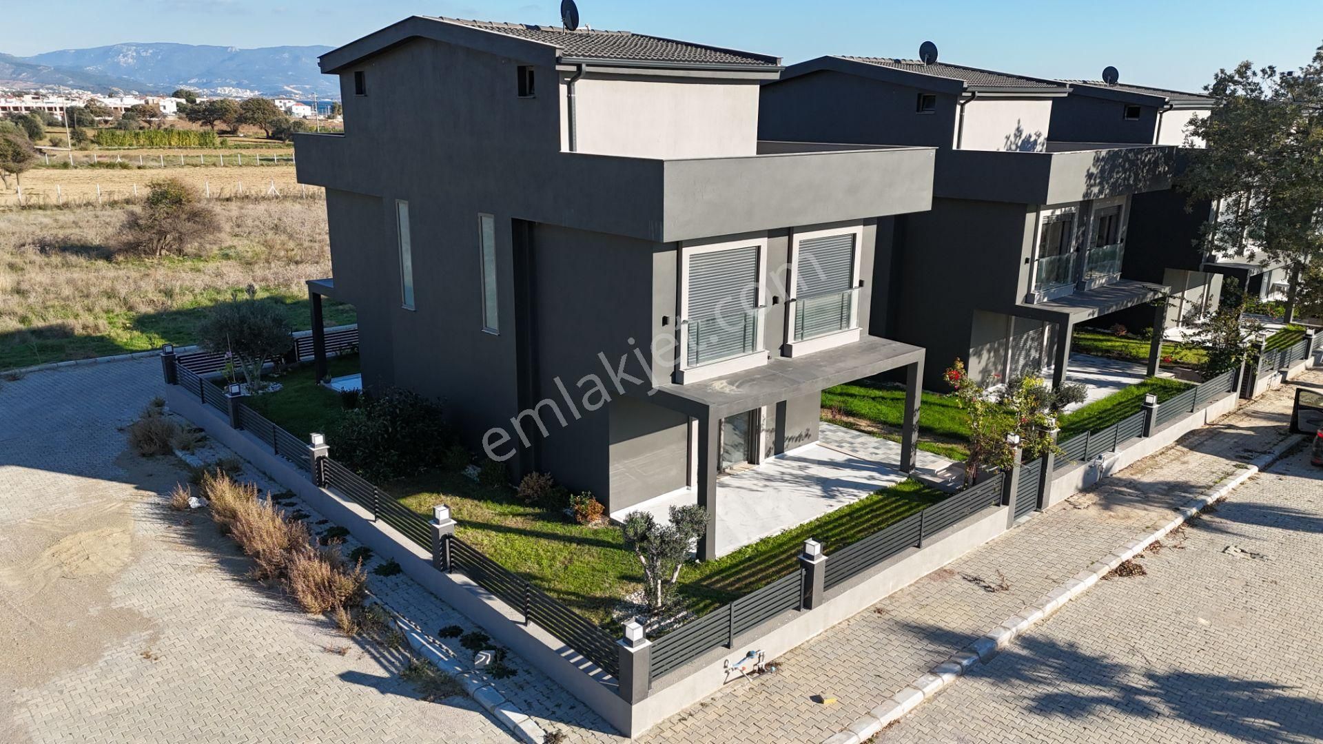 İzmir Seferihisar Atatürk Mahallesi’nde Denize Sıfır Müstakil Tapulu 3+1 Tripleks Yazlık Villa - Görsel 4